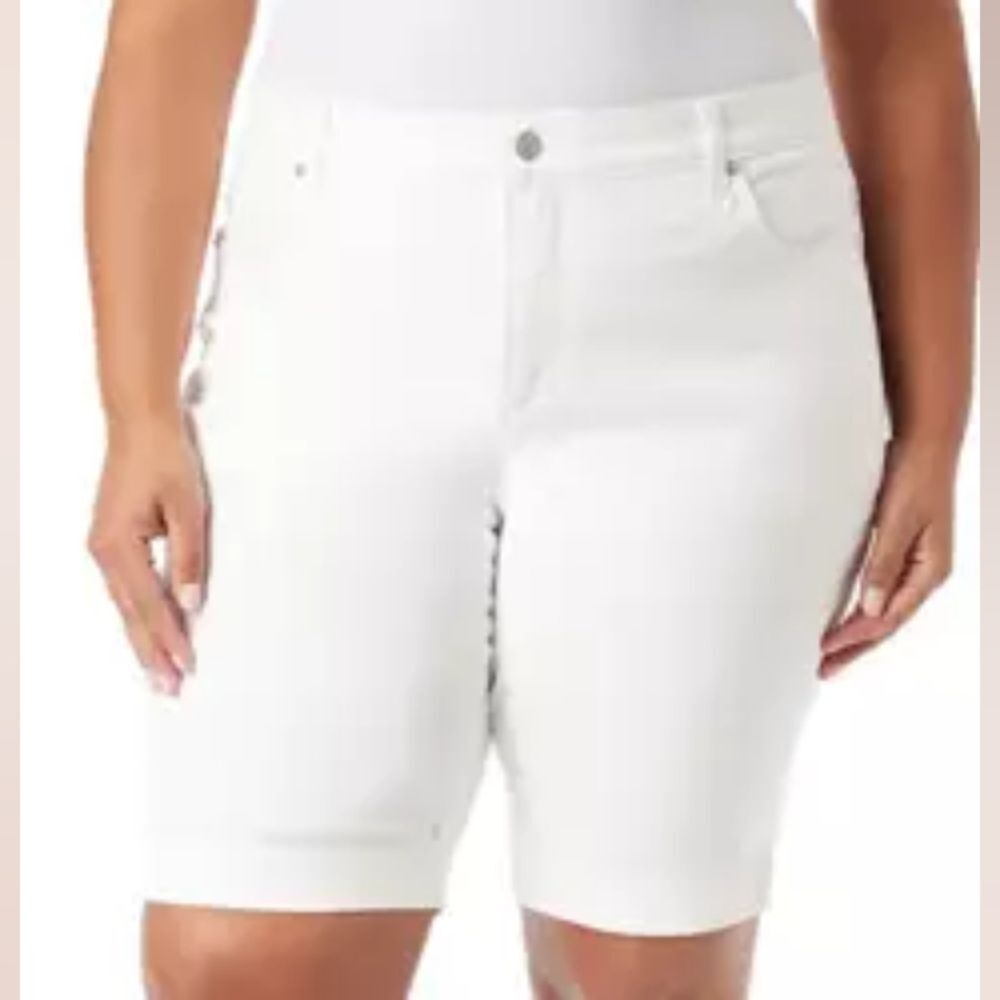 Gloria Vanderbilt White Bermuda Shorts Women's Petite 16